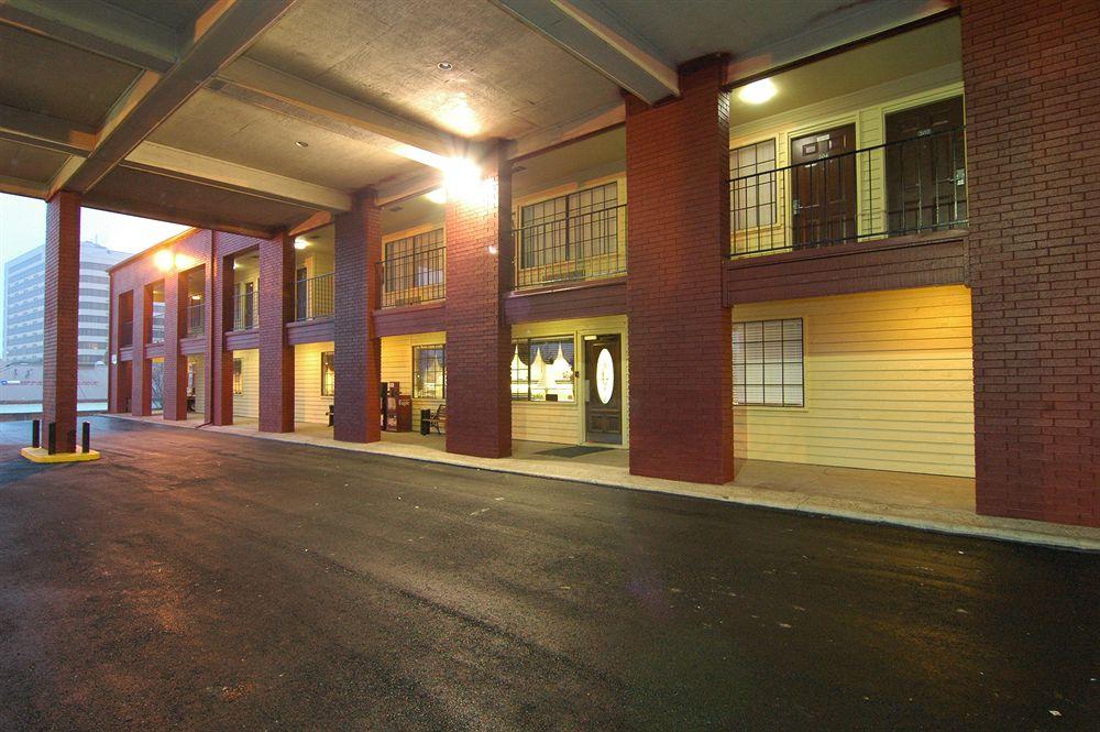 Days Inn By Wyndham College Station University Drive Εξωτερικό φωτογραφία
