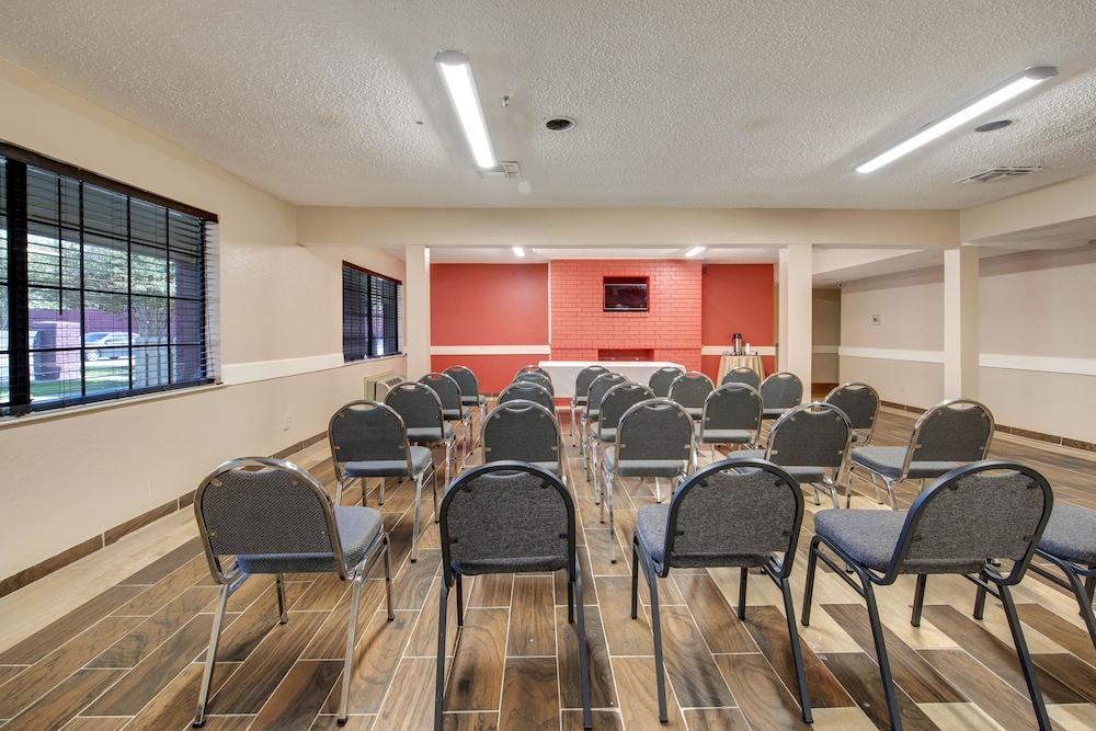 Days Inn By Wyndham College Station University Drive Εξωτερικό φωτογραφία