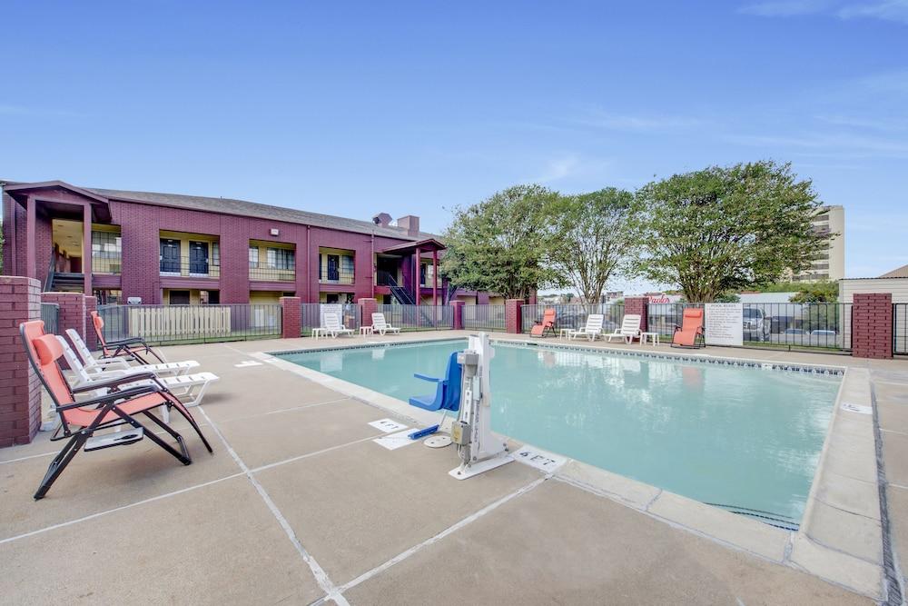 Days Inn By Wyndham College Station University Drive Εξωτερικό φωτογραφία