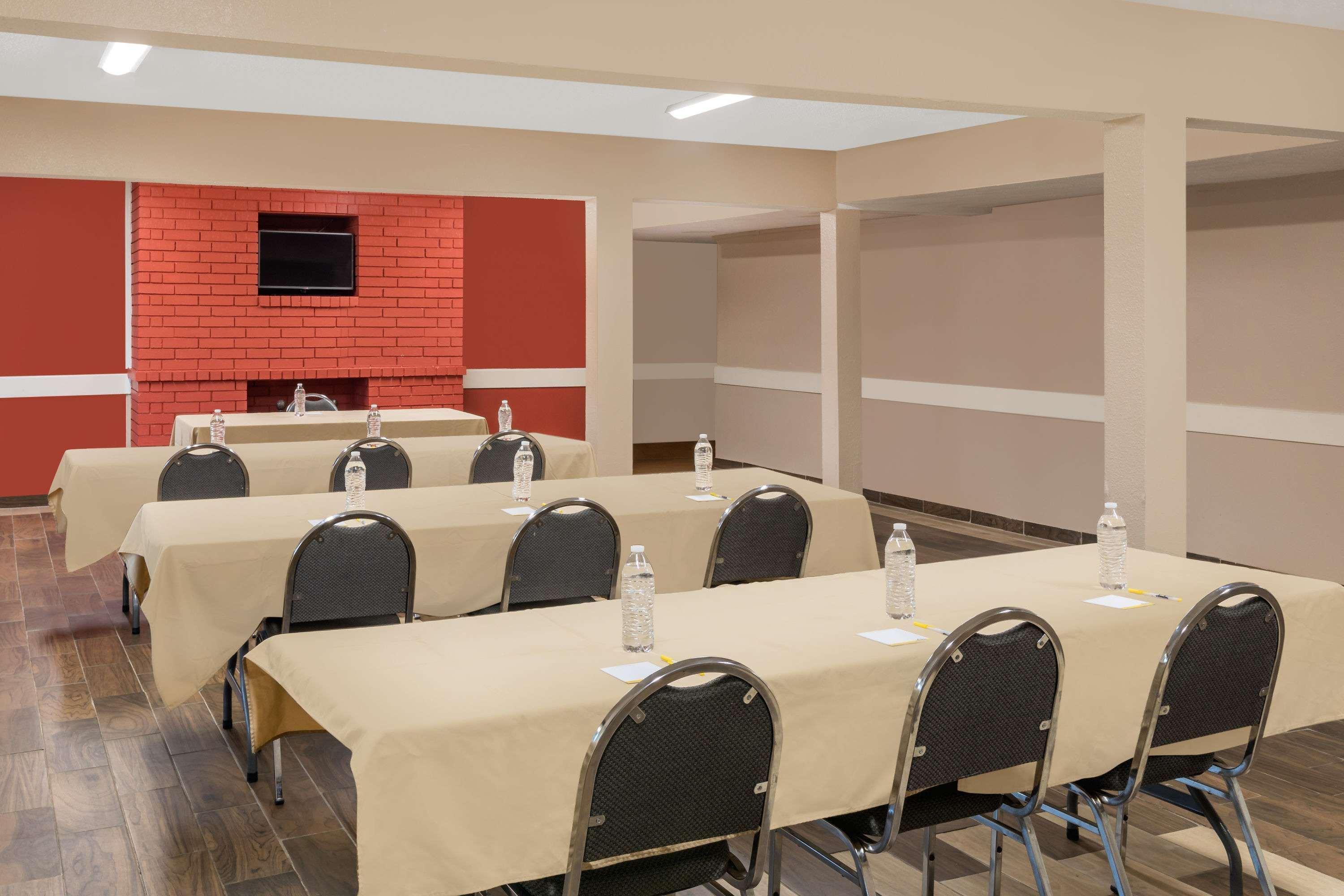 Days Inn By Wyndham College Station University Drive Εξωτερικό φωτογραφία