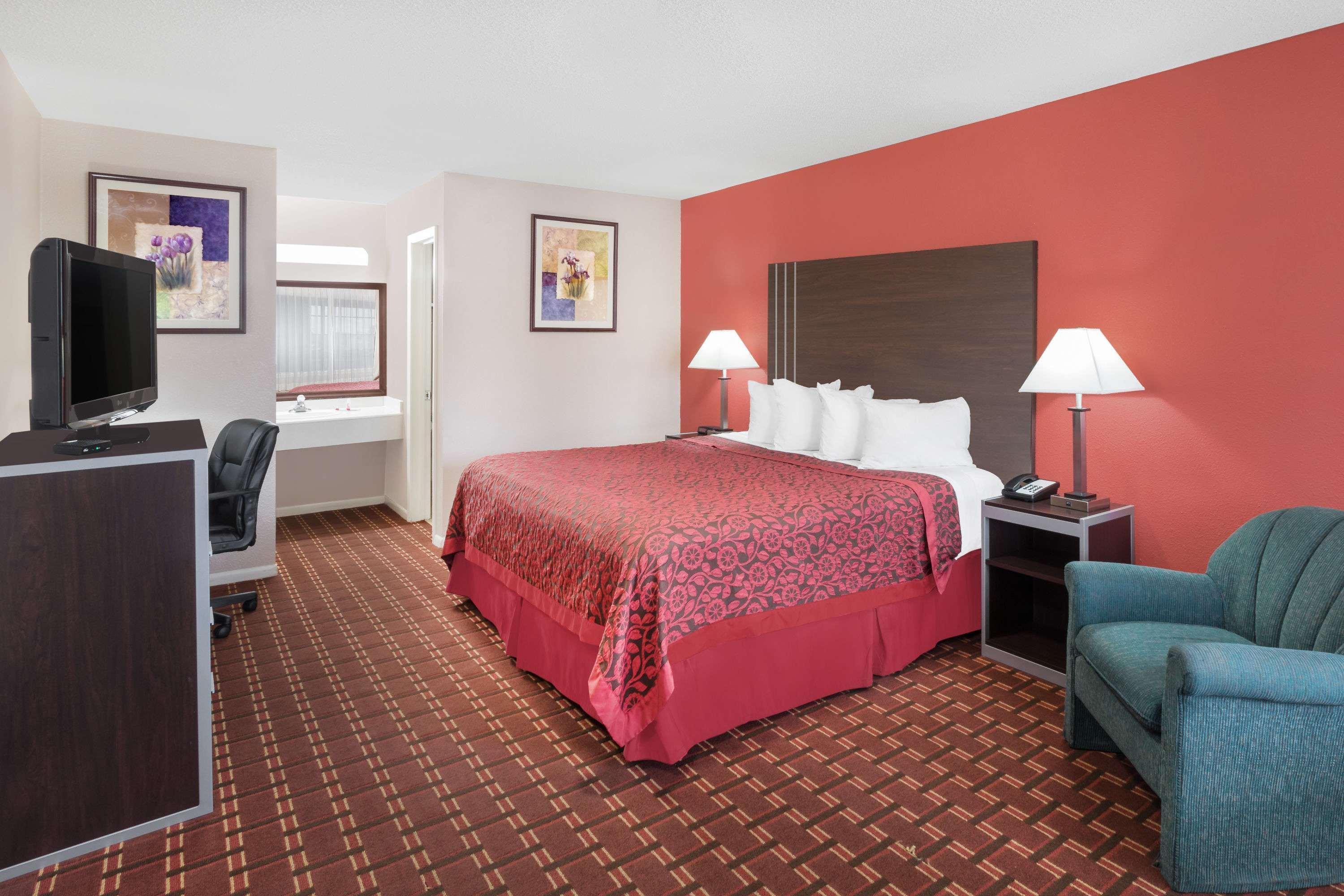 Days Inn By Wyndham College Station University Drive Εξωτερικό φωτογραφία