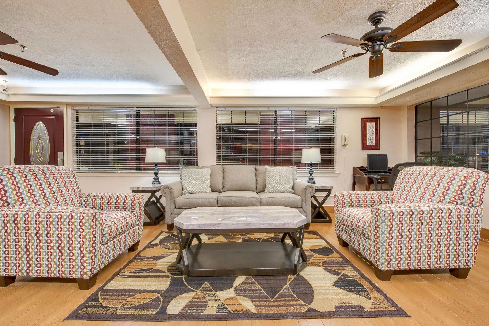 Days Inn By Wyndham College Station University Drive Εξωτερικό φωτογραφία