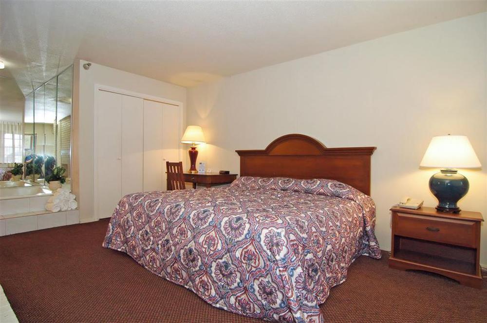 Days Inn By Wyndham College Station University Drive Δωμάτιο φωτογραφία