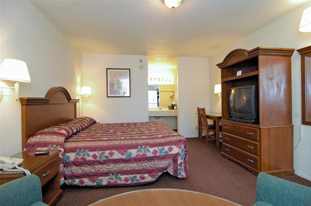 Days Inn By Wyndham College Station University Drive Δωμάτιο φωτογραφία